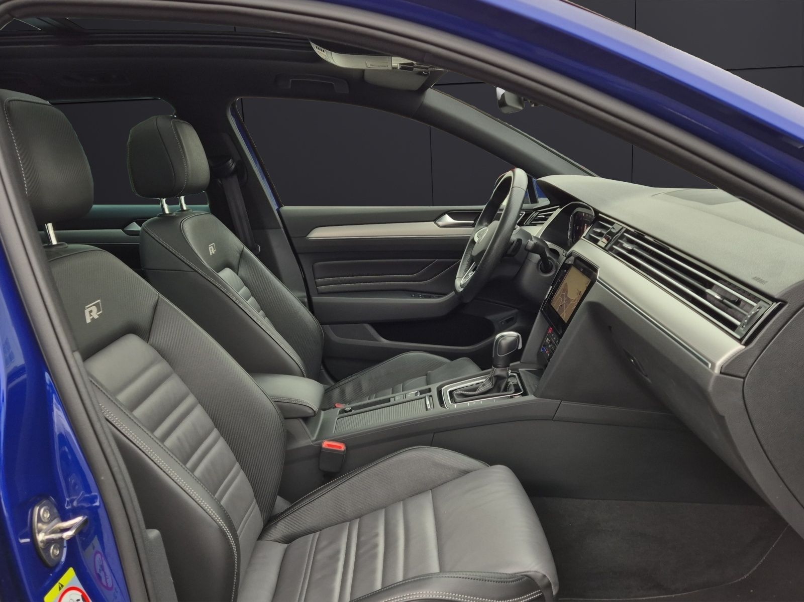 Fahrzeugabbildung Volkswagen Passat Variant TDI R-Line DSG 4Mo Standhzg Matri