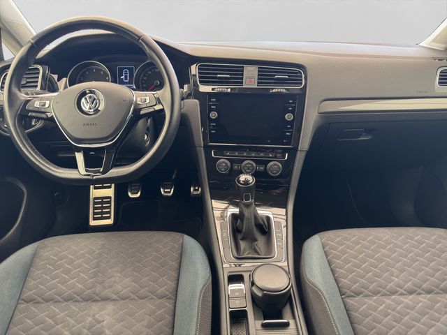 Fahrzeugabbildung Volkswagen Golf 1.0 TSI IQ.DRIVE Start-Stopp Navi+ACC+Sitzh