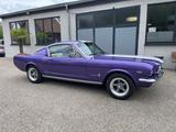 Ford Mustang Fastback sehr schönes Auto