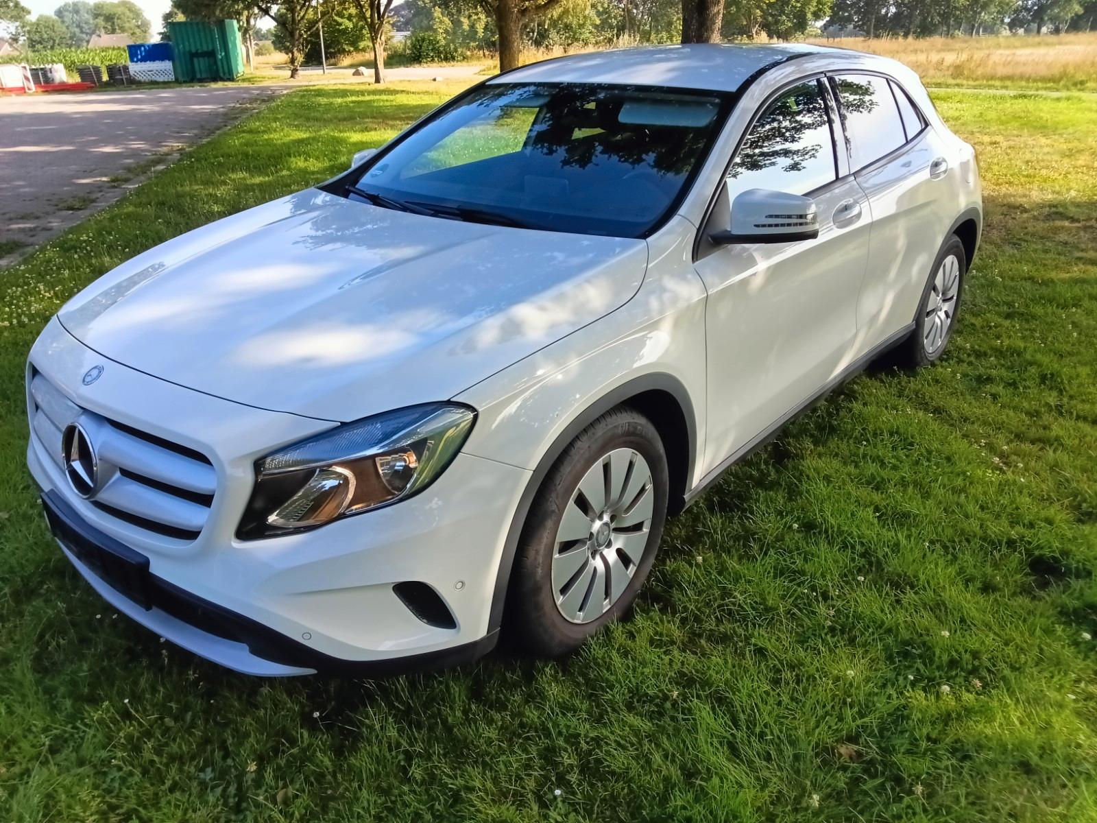Mercedes-Benz GLA 200 CDI Style,Auto!AHK,Navi!  Top