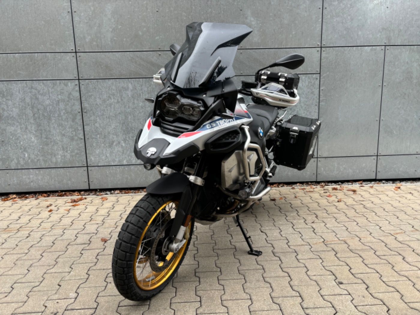 Fahrzeugabbildung BMW R 1250 GS Adventure Trophy Öl Inclusiive 5/50000