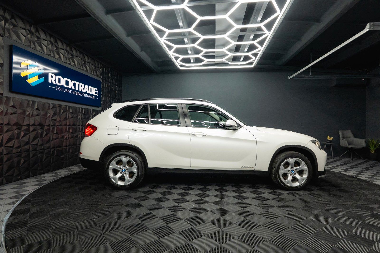 Fahrzeugabbildung BMW X1 xDrive20d Sport Line Autom. Bi-Xenon*Perlmutt