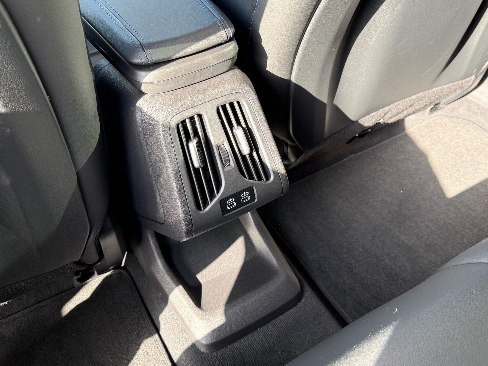 BMW iX2 - Bild 19