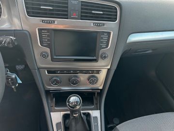 Volkswagen Golf - 10