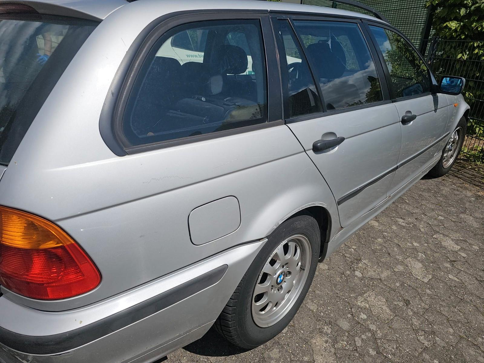 BMW 118 2005 — rear view