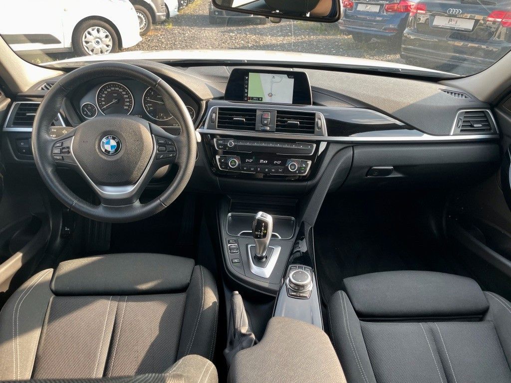 Fahrzeugabbildung BMW 320i Tour Aut. SPORT LINE 18"LMR Navi LED Alarm