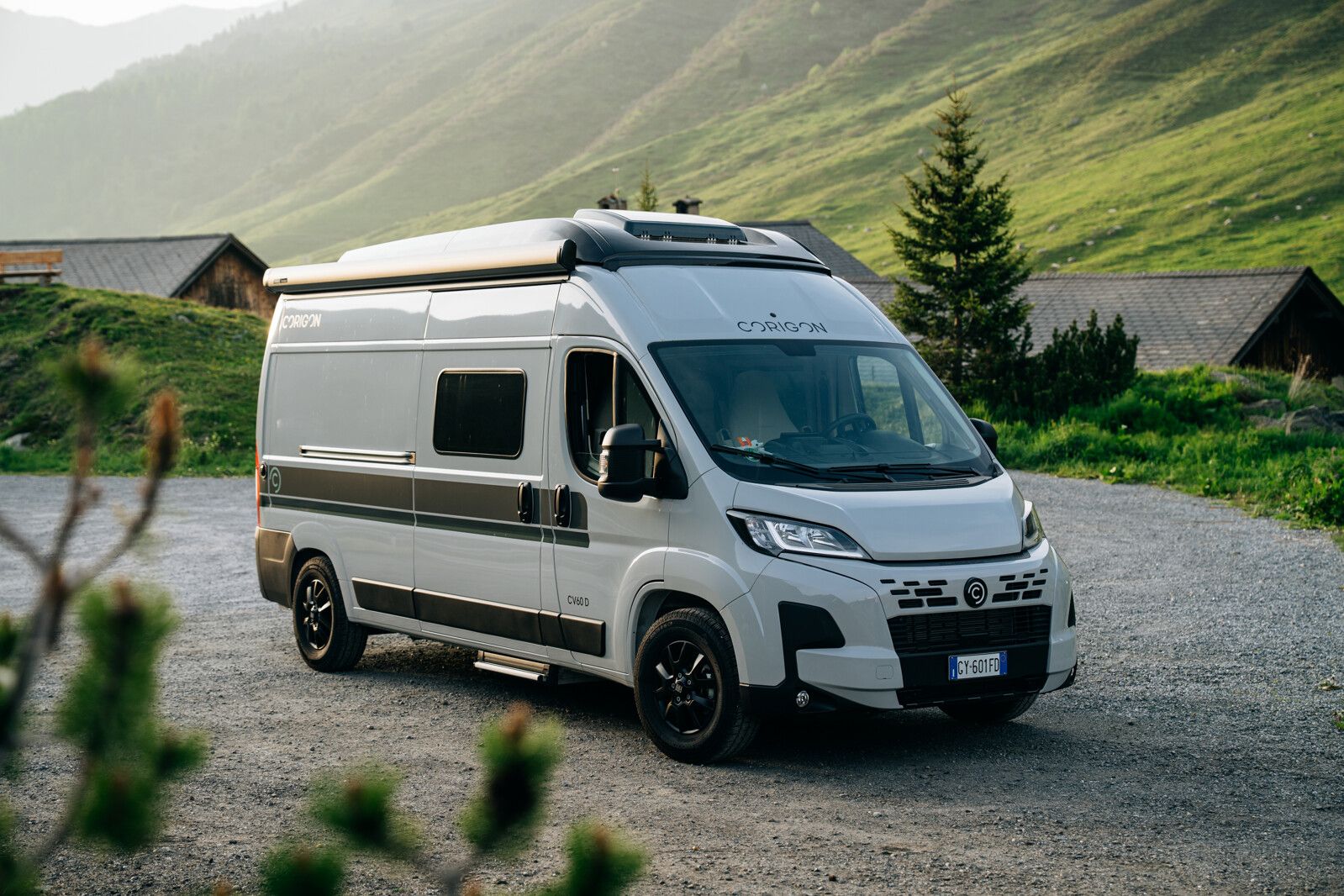 Fahrzeugabbildung CORIGON CV 60 S Solar Markise Travel+ Pack by Hymer
