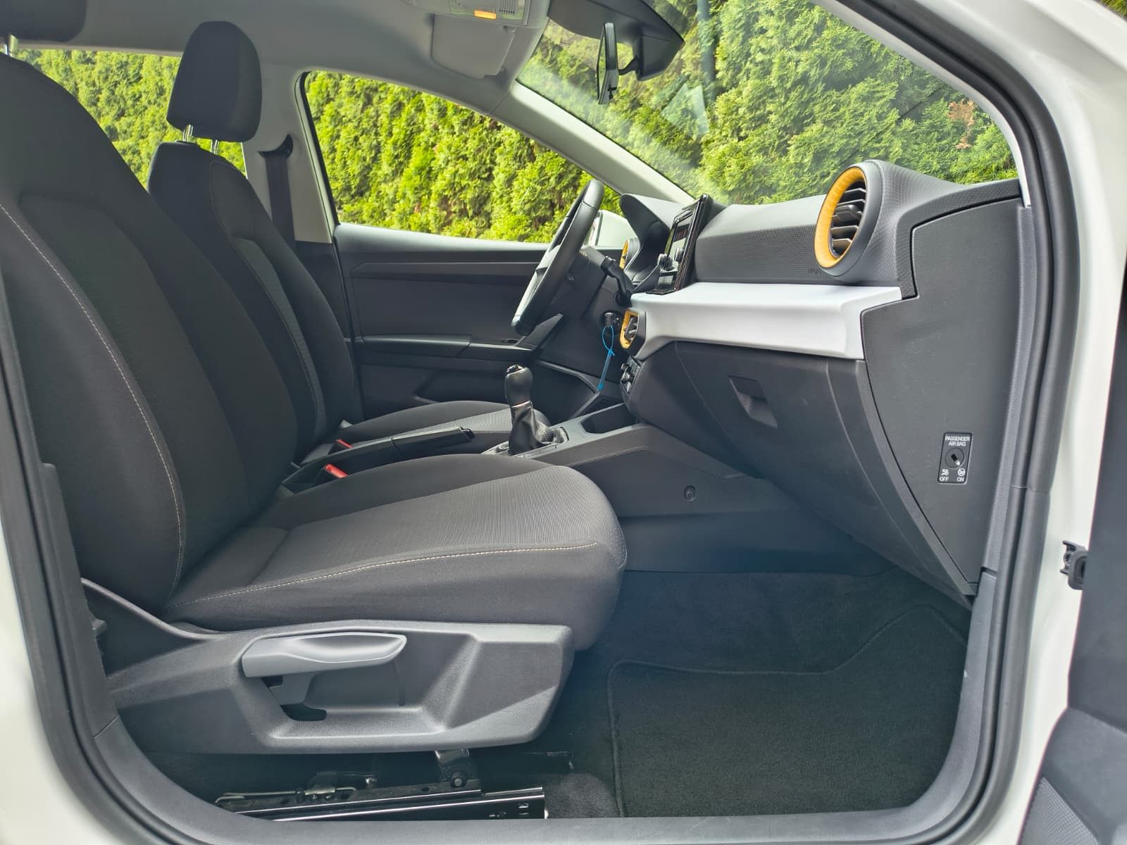 Fahrzeugabbildung SEAT Ibiza 1.0 TSI Style LED+SHZ+WINTER+SPUR+DAB+TEMP