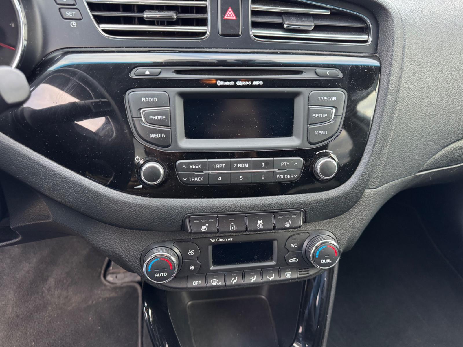 Kia cee'd 2012 — photo 18