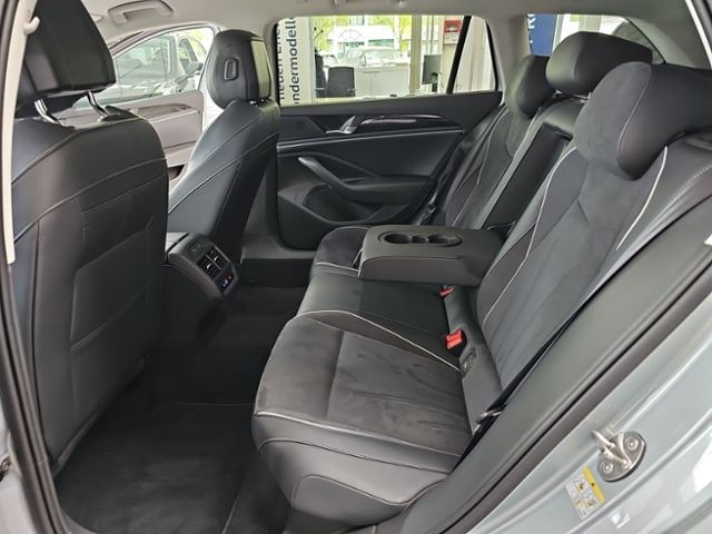 Fahrzeugabbildung Volkswagen Passat 1.5 TSI DSG Business LED NAVI SHZ AHK GJR