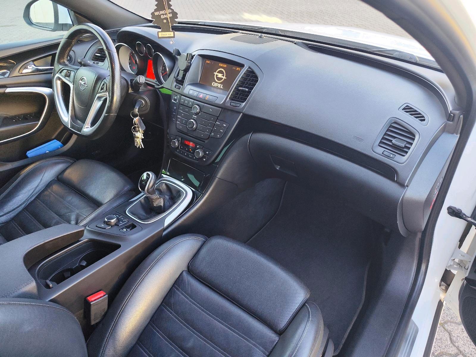 Opel Insignia 2012 — photo 14