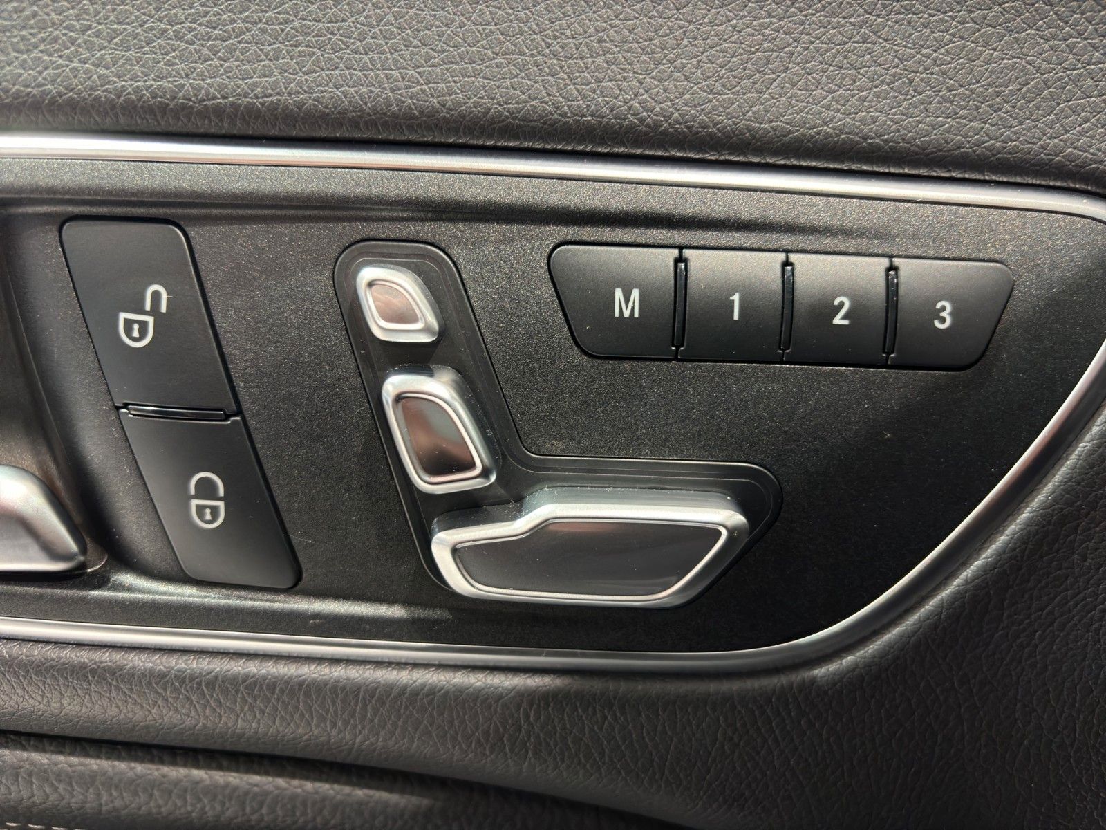 Mercedes-Benz CLA220d 4M SB 2.HD DSG ACC LED PANO NAV PARK SHZ foto 21