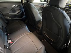 Fahrzeugabbildung BMW 218i Gran Coupé -- Lenkrad heizb/Glasdach/Kamera