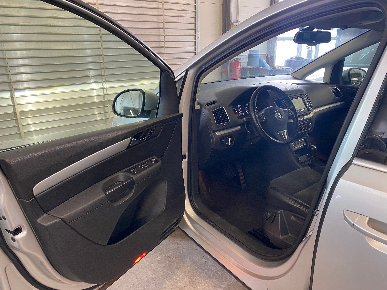 Fahrzeugabbildung Volkswagen Sharan Highline TDI DSG AHK DCC Pano Xenon Sthz