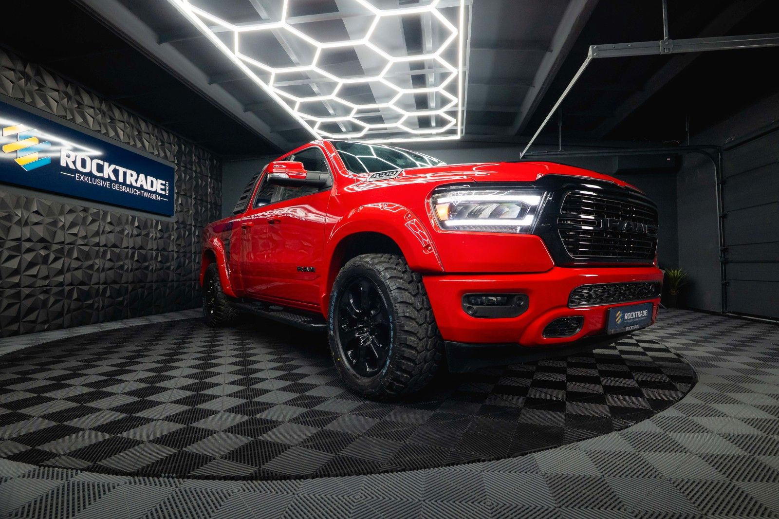 Fahrzeugabbildung Dodge RAM 5.7 V8 HEMI 4x4 OFFROAD Night-Paket *LED*19%