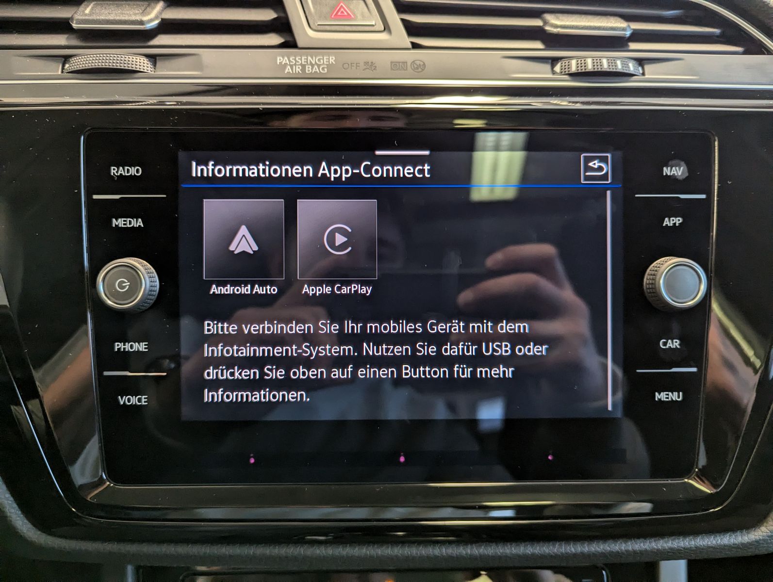 VW Touran 2.0 DSG R-Line High. Pano 7-Si IQ.Drive A - Image 35