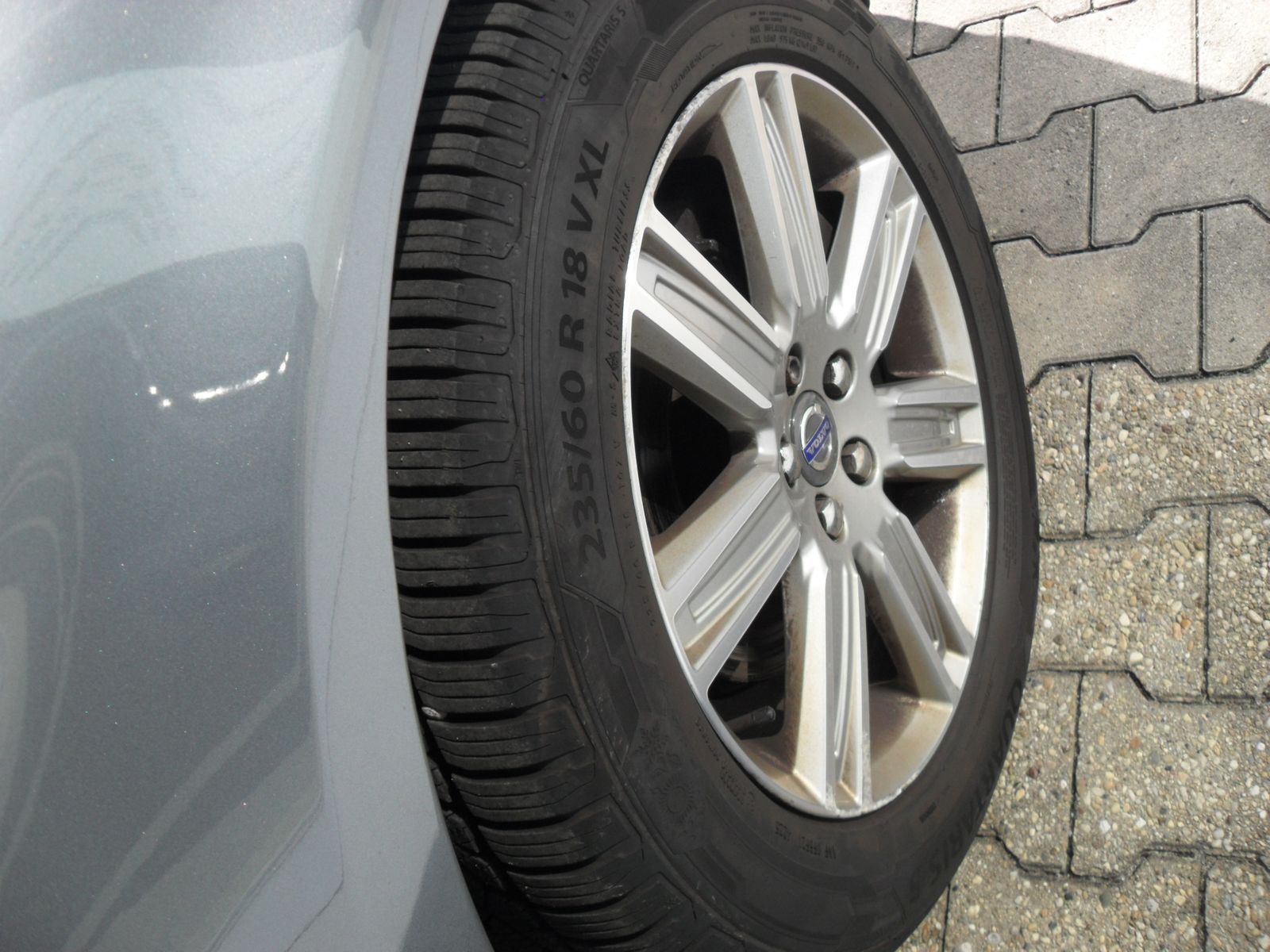 Fahrzeugabbildung Volvo XC 60 2.0 Automatik - Momentum 2WD