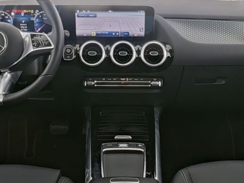 Fahrzeugabbildung Mercedes-Benz GLA 200 Progressive*Pano*Distro*Totwink*LED*Kam*