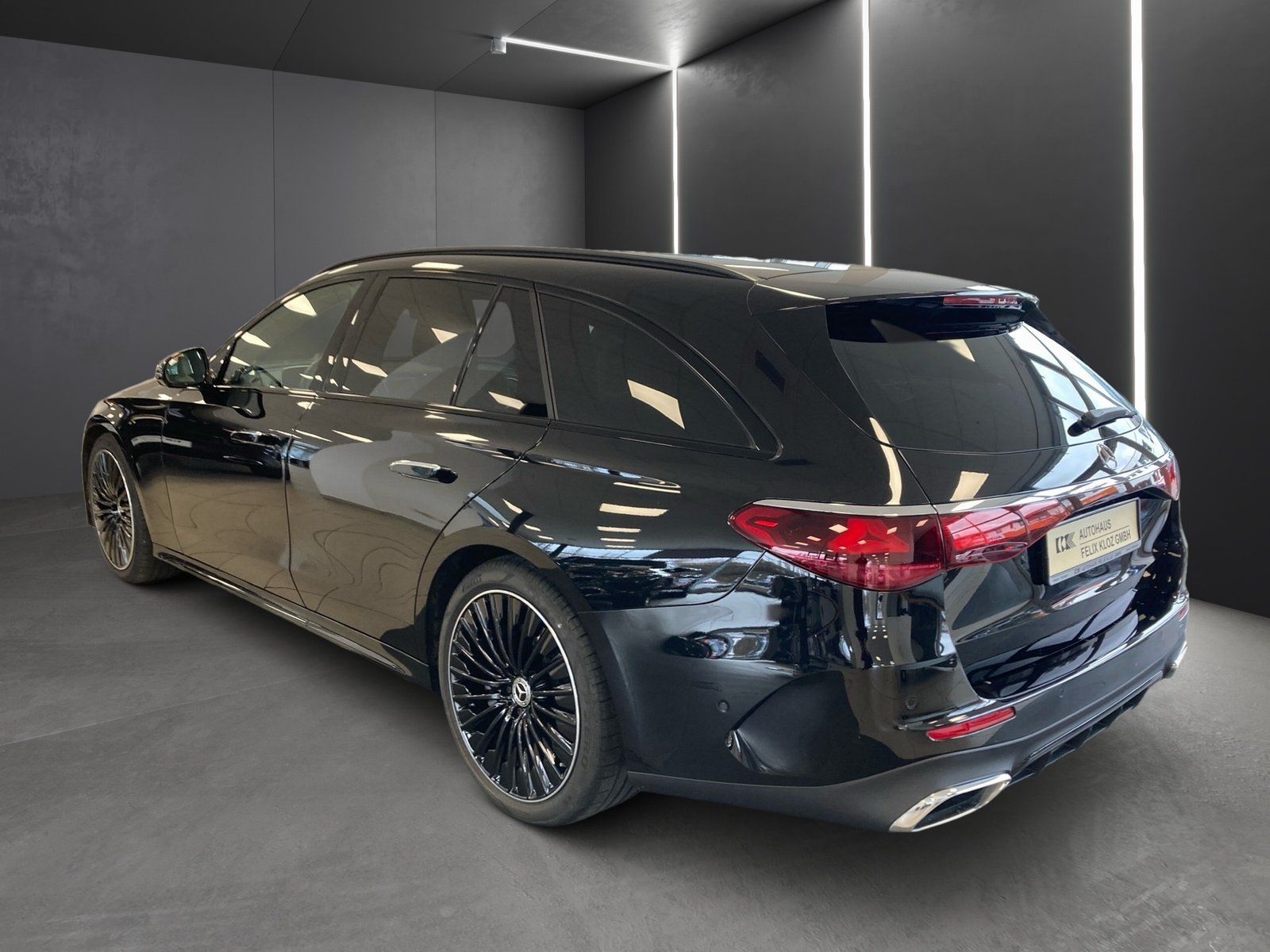 Fahrzeugabbildung Mercedes-Benz E 450 T 4M AMG*AHK*Burme*20"*Night*Digital*Distr