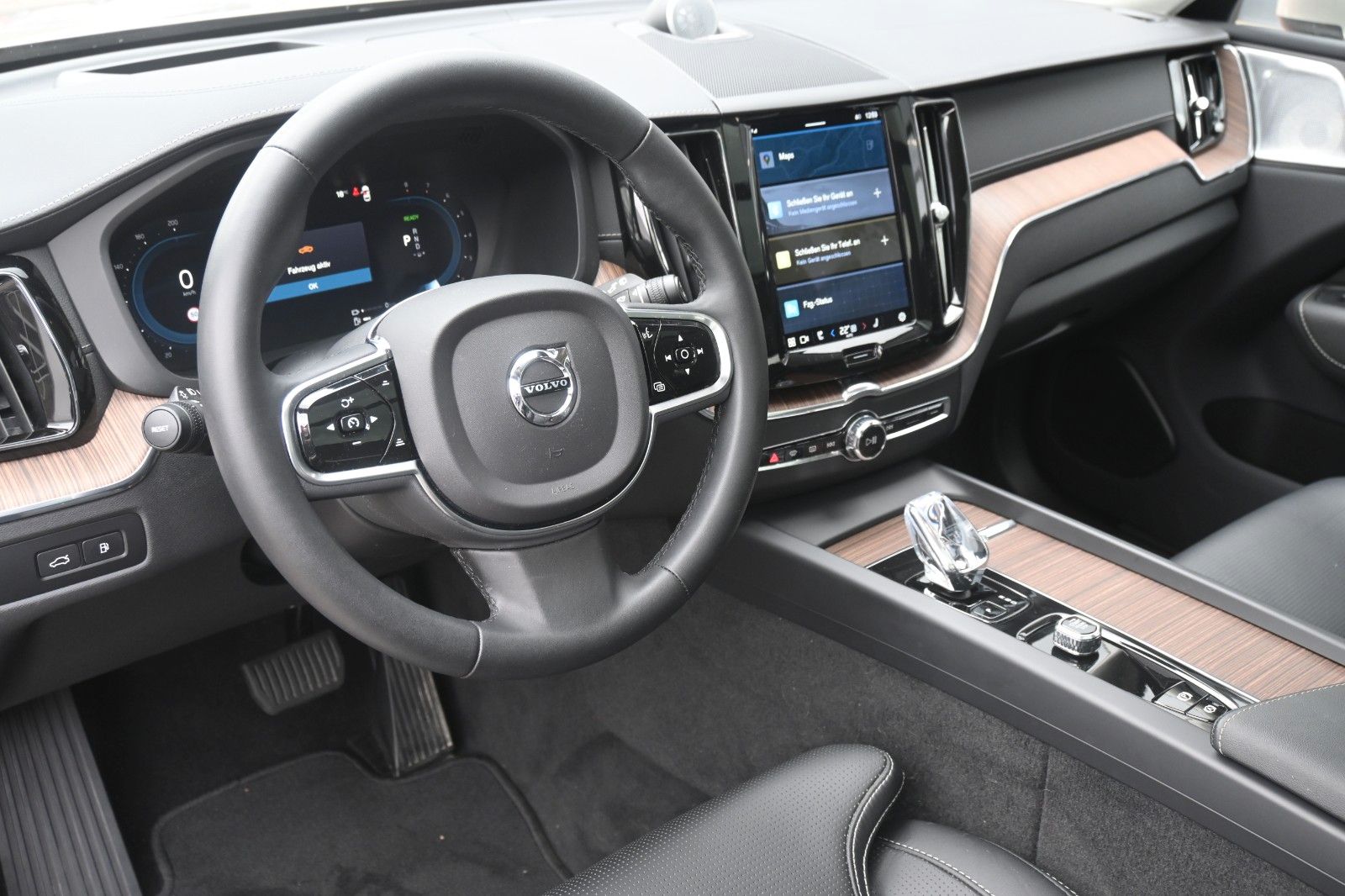 Fahrzeugabbildung Volvo XC60 T8 Ultimate Bright RC Plug-In B&W*LUFT*360°