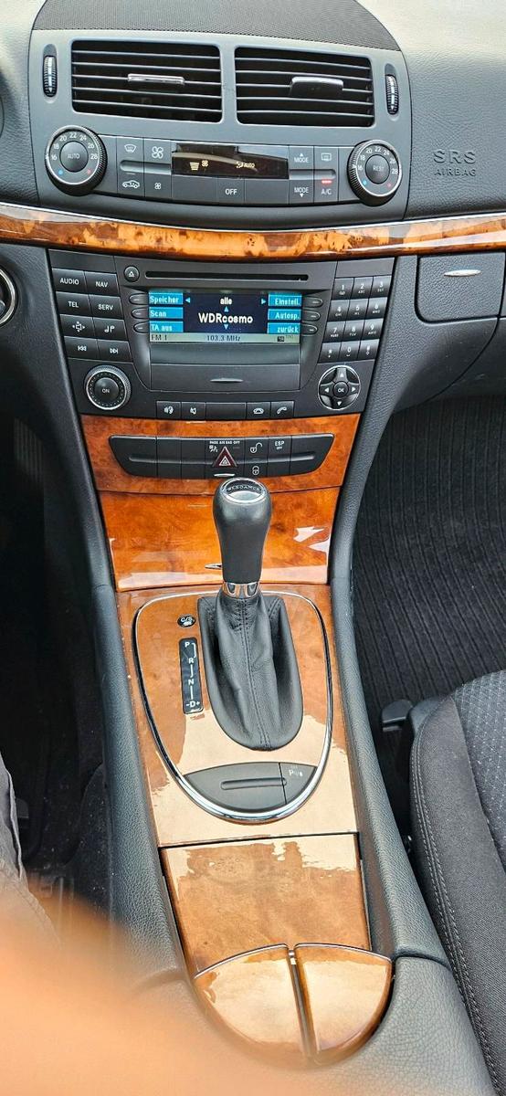 Mercedes-Benz E220 2006 — photo 9