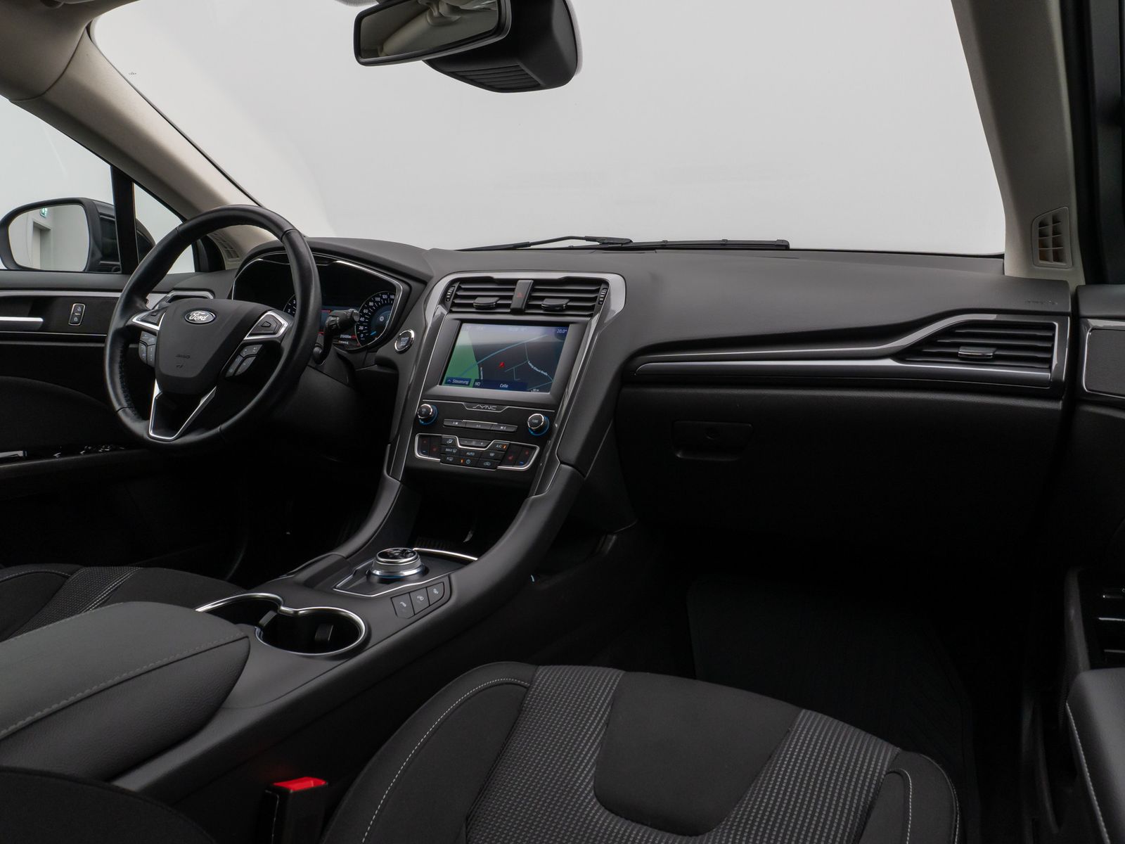 Fahrzeugabbildung Ford Mondeo Turnier Titanium Kamera AHK Winter 8fach