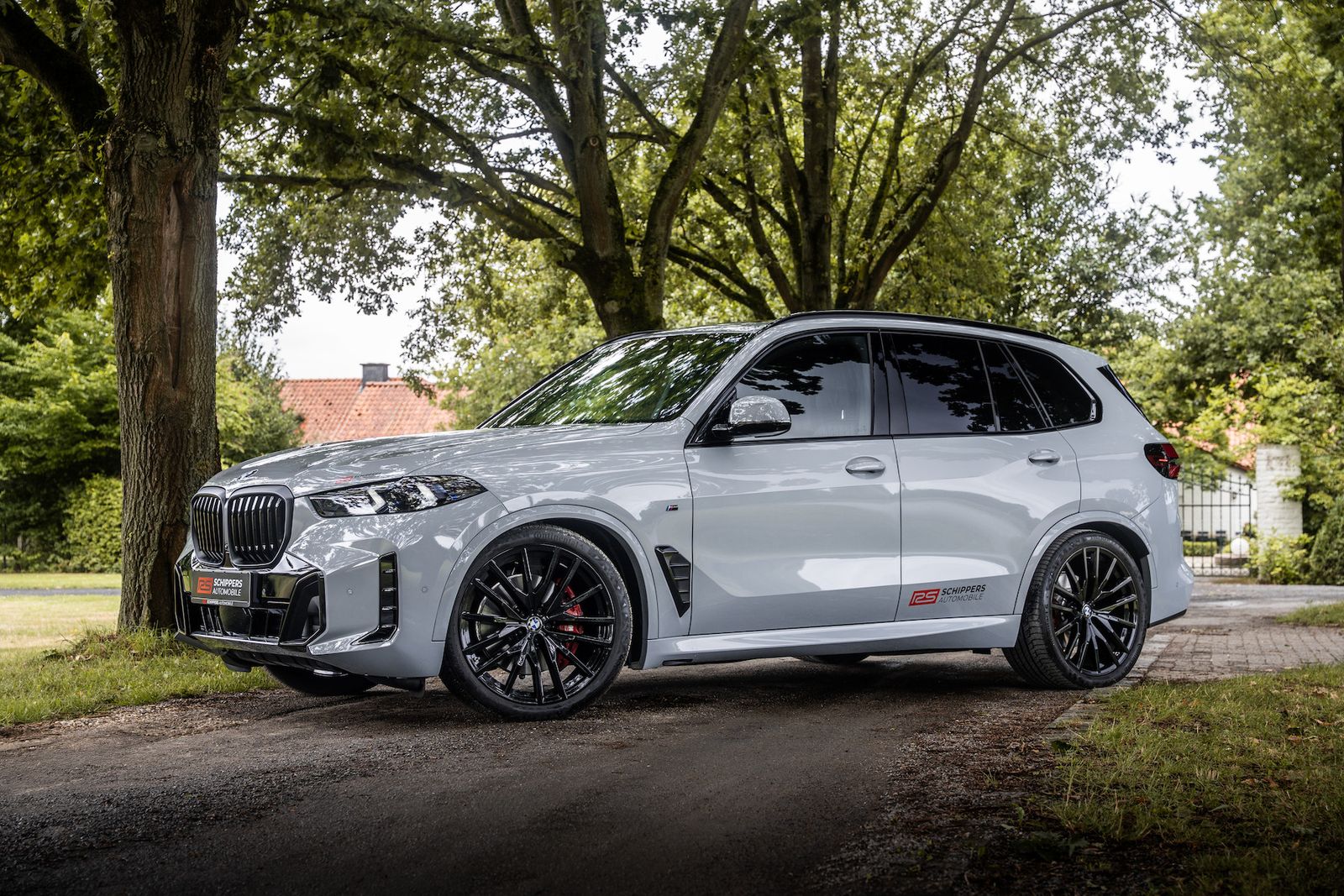 Fahrzeugabbildung BMW X5 40d xDrive M-SPORT PRO|AHK|CARBON|LUFT|ICONIC