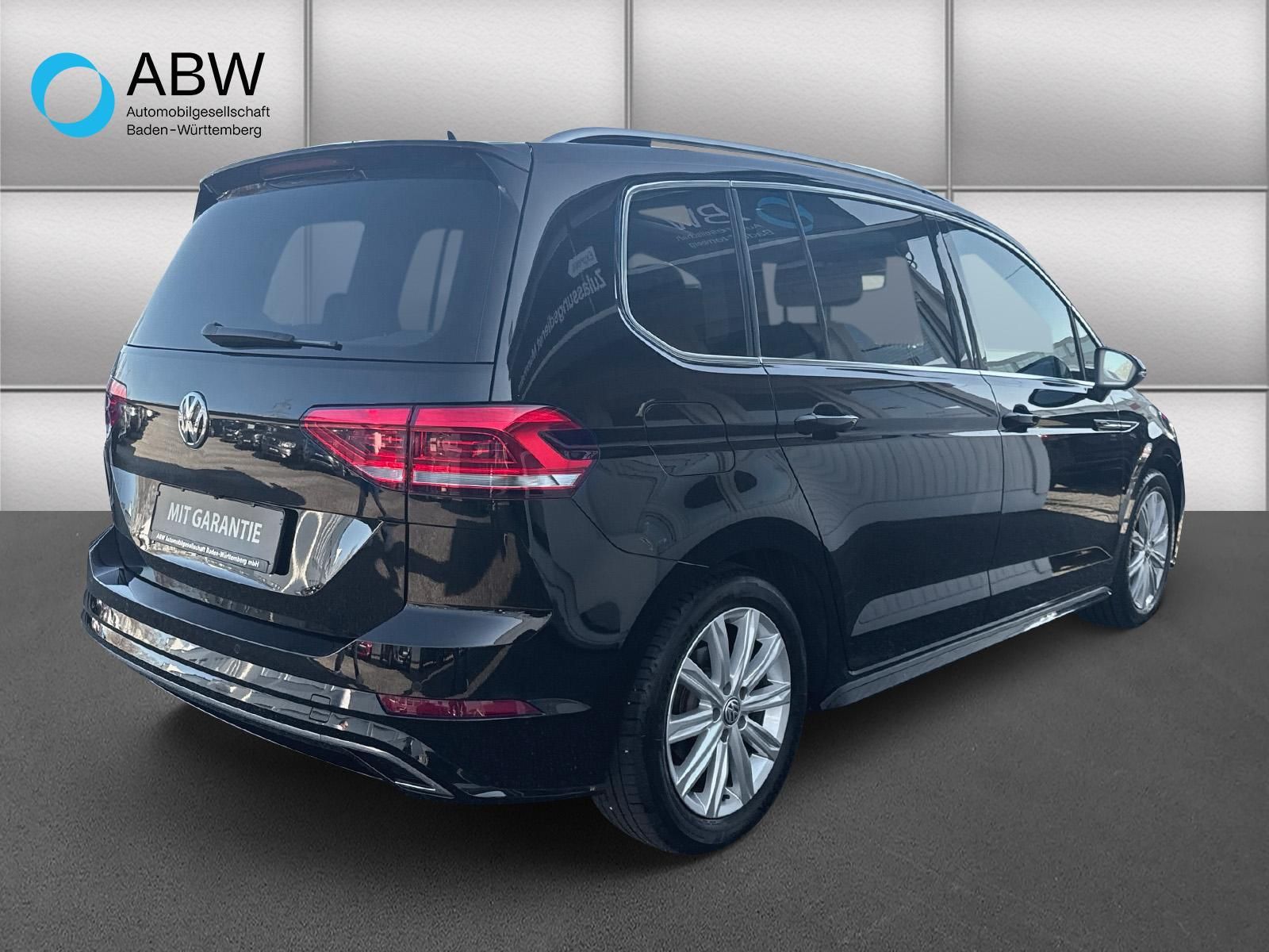 Fahrzeugabbildung Volkswagen Touran Highline 1.5 TSI EU6d-T OPF R-Line Pano
