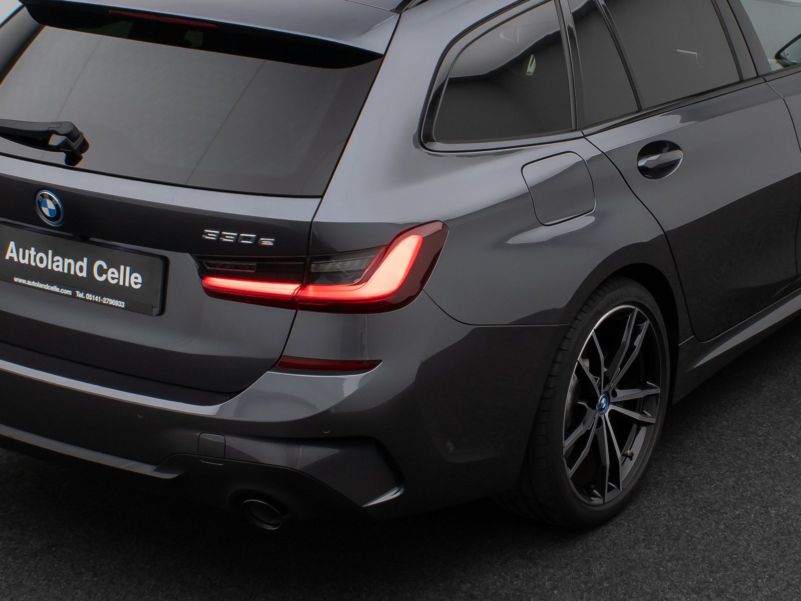 Fahrzeugabbildung BMW 330e  M Sport Kamera DAB HiFi DrivAssist 19Zoll