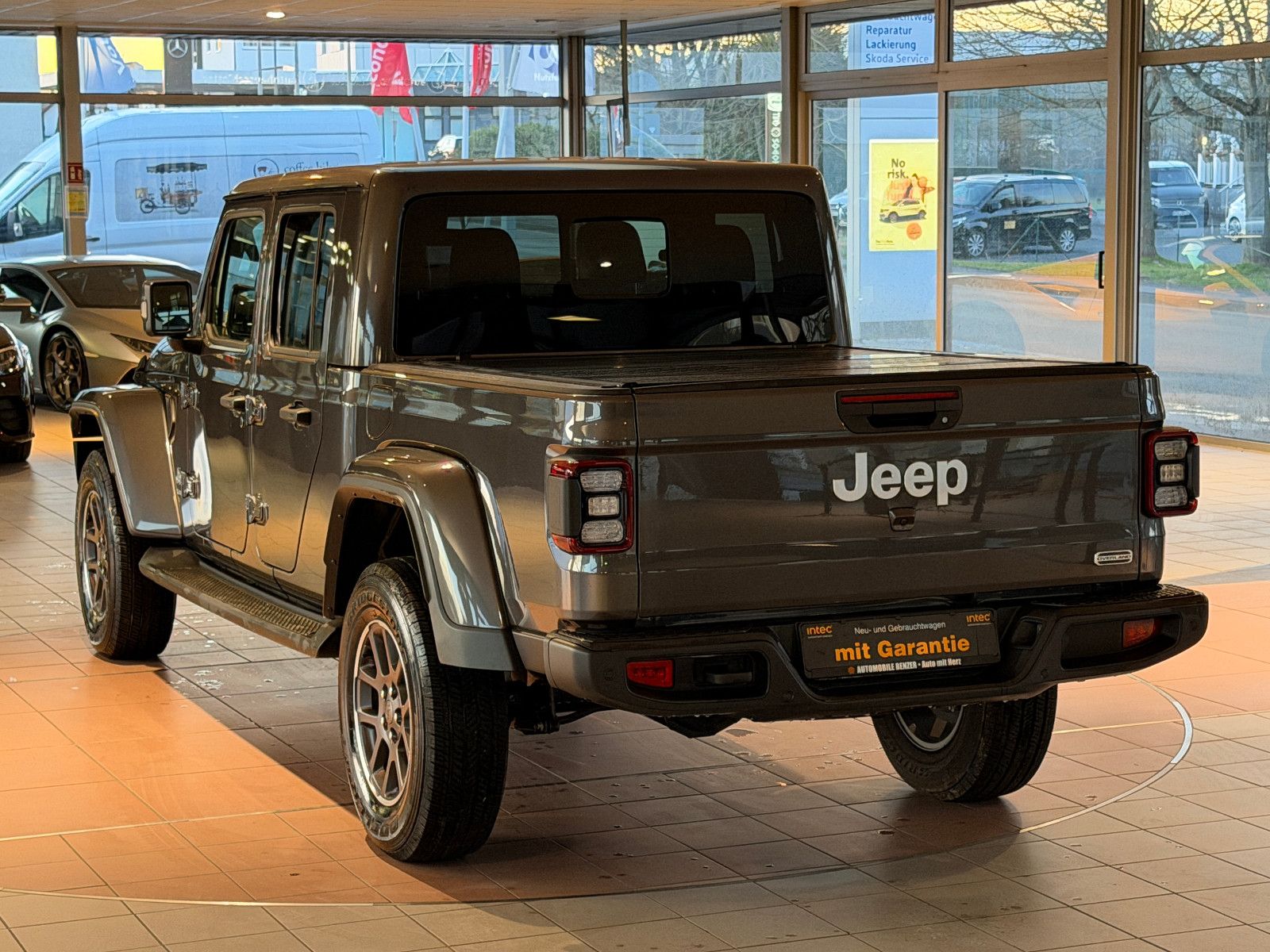 Fahrzeugabbildung Jeep Gladiator Overland 4WD/VOLL/NEUWAGENZUSTAND/