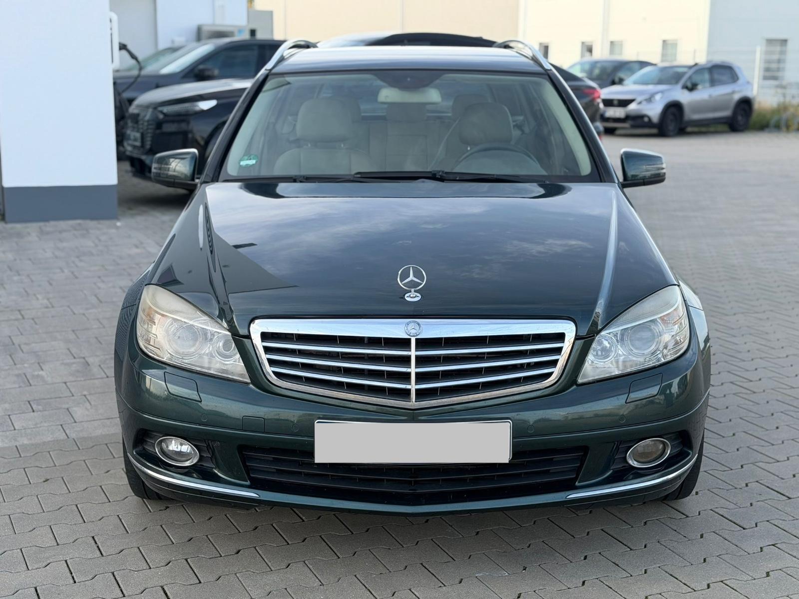Mercedes-Benz C350 2009 — rear view