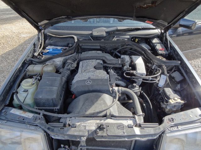 Fahrzeugabbildung Mercedes-Benz E 220 Coupe/Leder/2.Hand/Schiebedach/