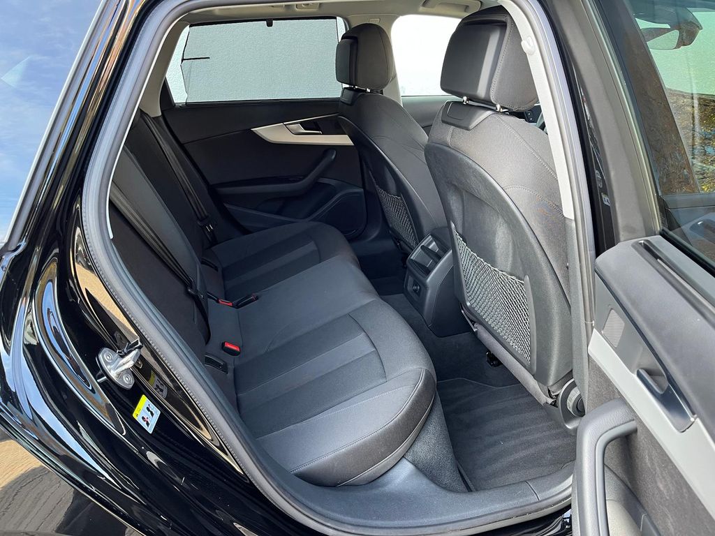 AUDI A4 2024