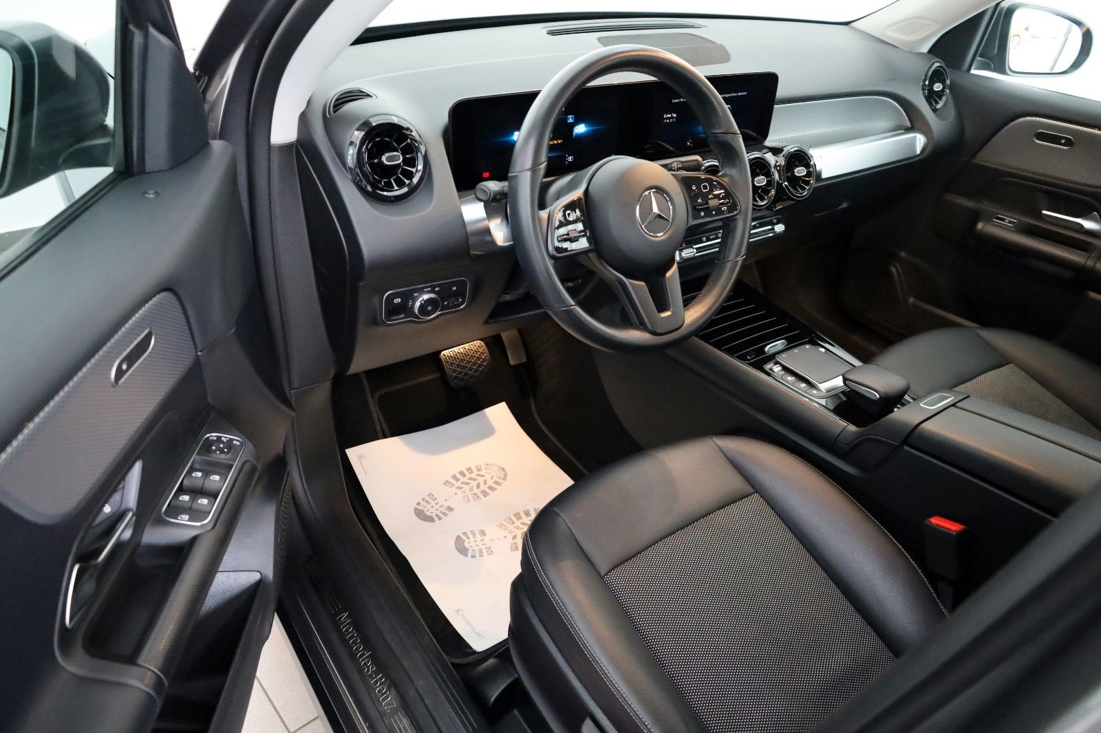 Fahrzeugabbildung Mercedes-Benz GLB 200d T.Leder,Navi,LED,SH,Kamera,Park-Paket