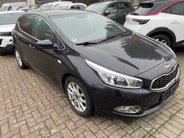 Kia cee'd / Ceed Rückfahrkamera, Sitzheizung usw.