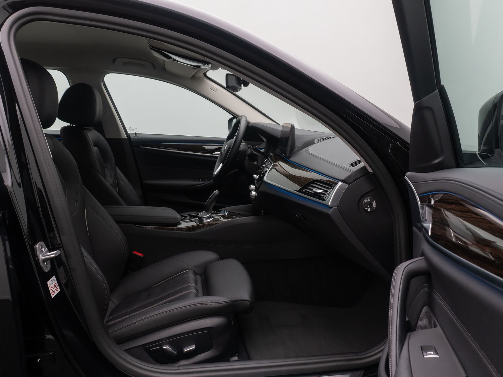 Fahrzeugabbildung BMW 530e Luxury Line ACC Laser 360° HUD DAB Sport