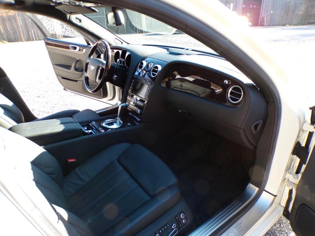 Bentley Continental Flying Spur -