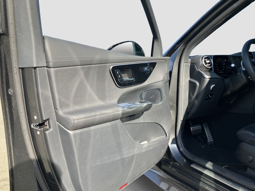 Fahrzeugabbildung Mercedes-Benz GLC 200 4MATIC AMG*NIGHT*Navi*KeyLess*PDC*RFK