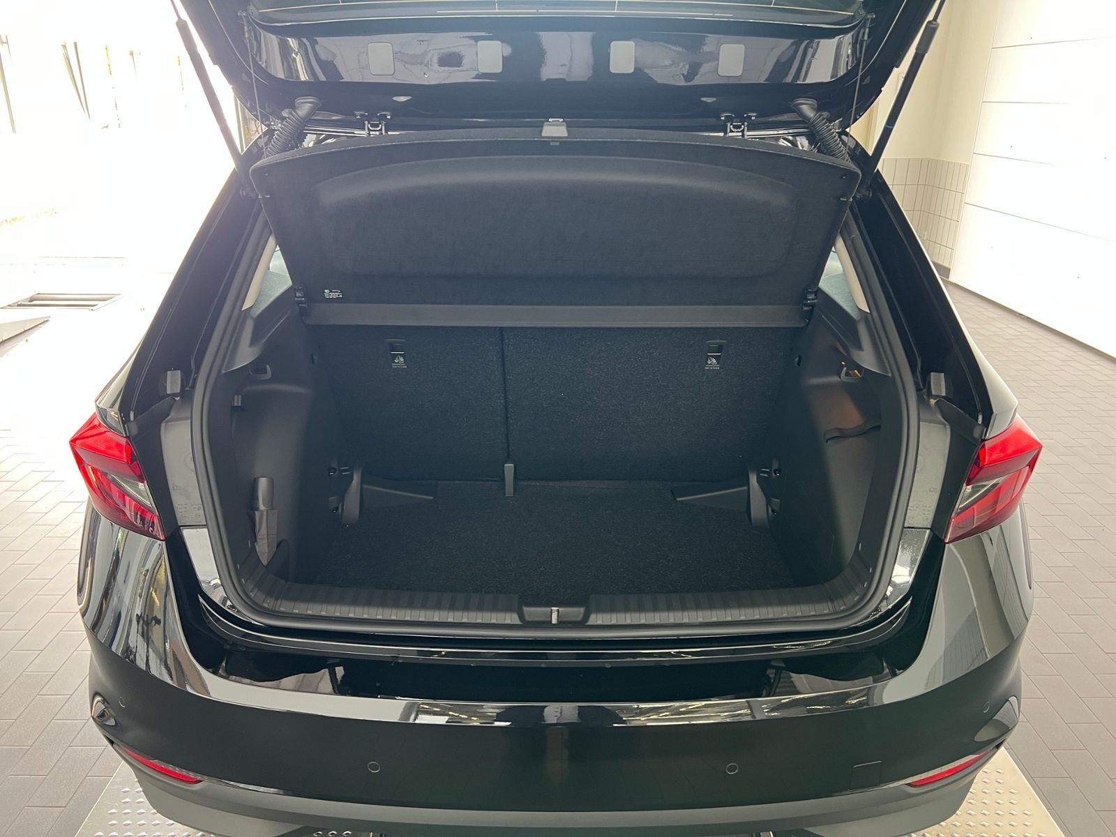 Fahrzeugabbildung SKODA Fabia  Selection 1.0 MPI *Climatronic, LED, Einp