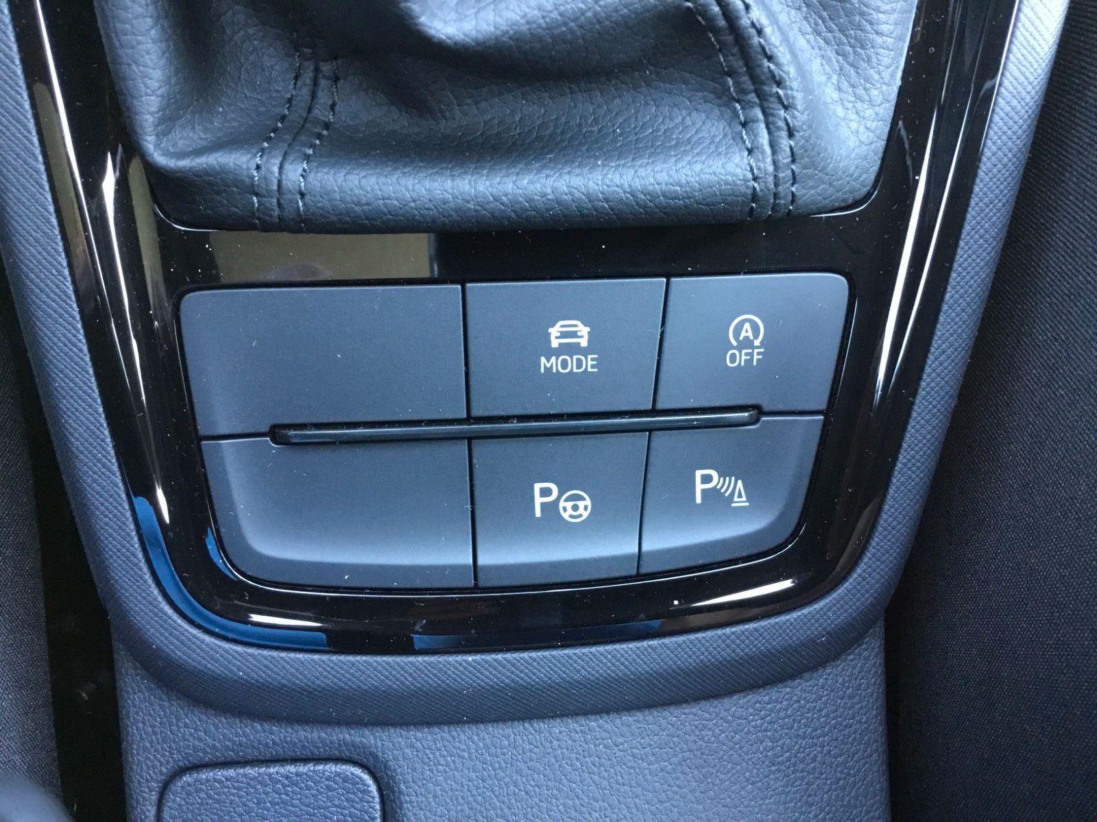 Fahrzeugabbildung SKODA Kamiq 1.5 TSI DSG Monte Carlo+AHK+Navi+Kamera
