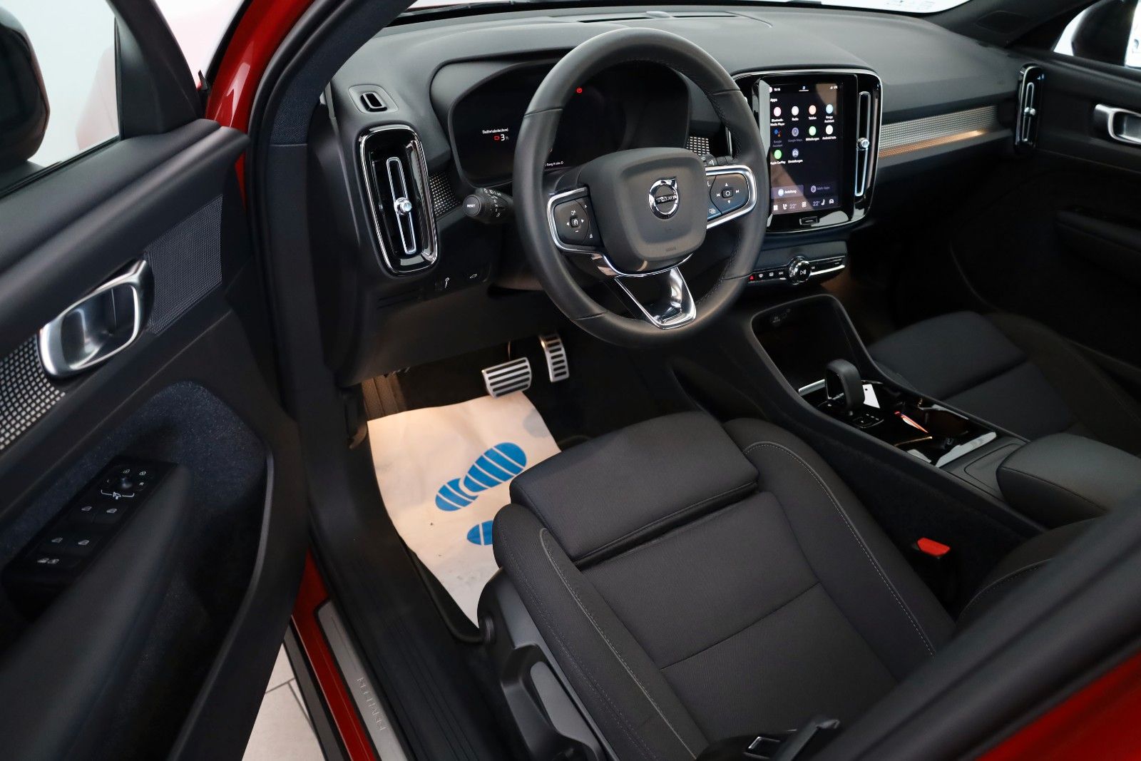 Fahrzeugabbildung Volvo XC40 Plus Recharge,Navi,LED,SH,Kamera,ACC,
