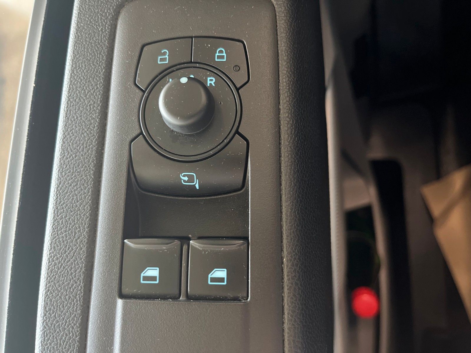 Fahrzeugabbildung Ford Transit Custom L1 TREND LED NAVI CAM ACC SHZ uvm