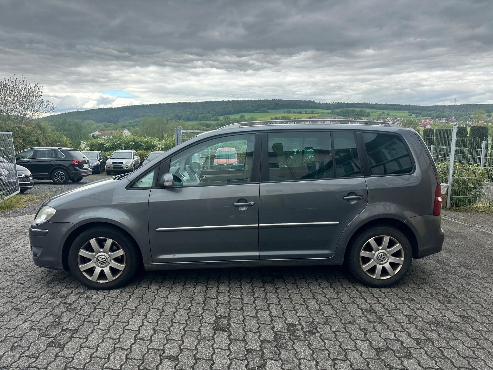Volkswagen Touran Highline 2.0 TDI DSG *7-Sitz*Xenon*Navi