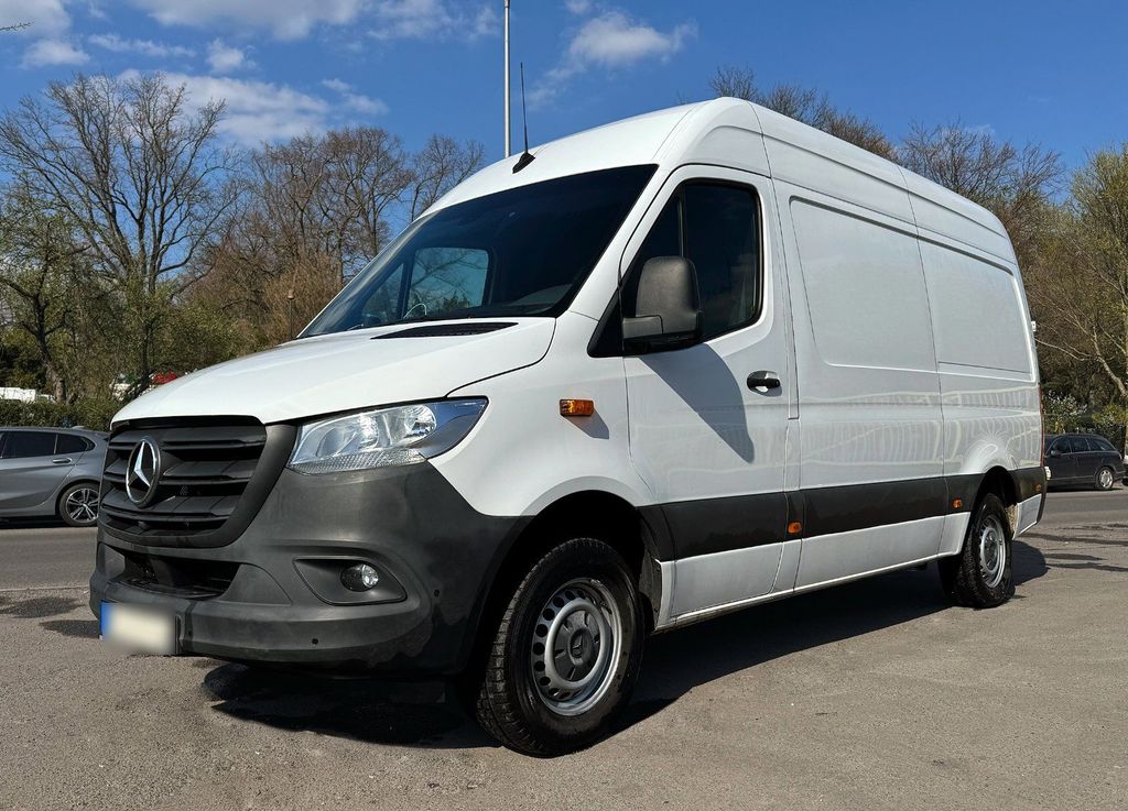 Image of Mercedes-Benz Sprinter