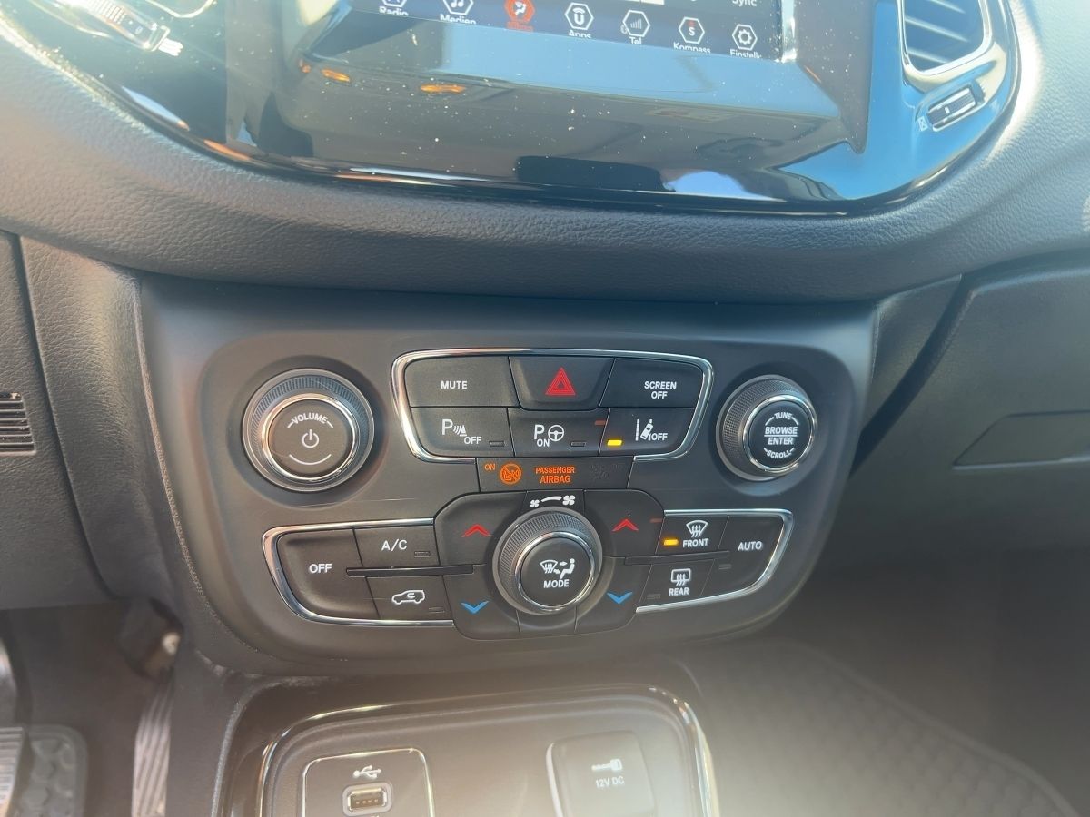 Fahrzeugabbildung Jeep Compass Limited 1.4 MultiAir 4WD ACC Glasdach