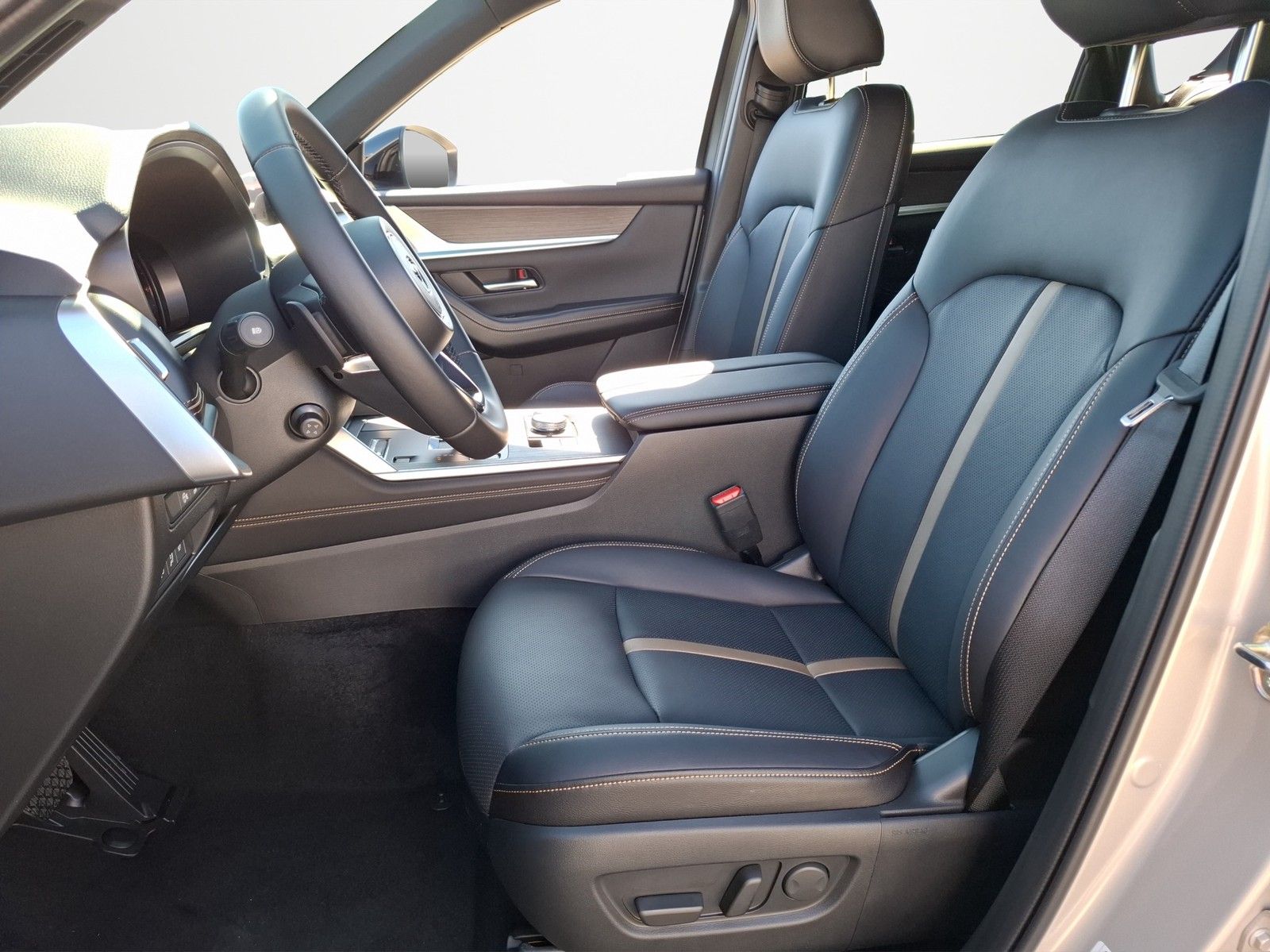 MAZDA CX-60 2.5L e-SKYACTIV PHEV 327ps 8AT AWD Homura - Image 9
