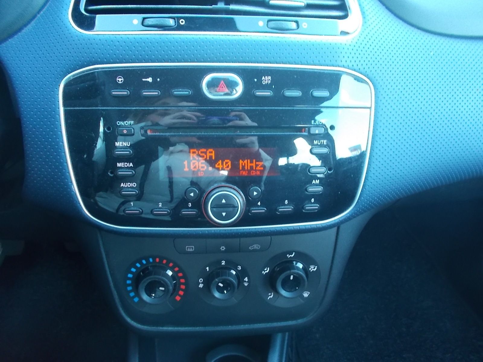 Fahrzeugabbildung Fiat Punto Evo 1.4 8V Dynamic AHK + mit Garantie