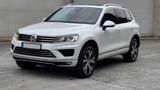 Volkswagen Touareg Exclusive BMT LUFT AHK STHZ PANO D - Volkswagen Touareg: Weiß