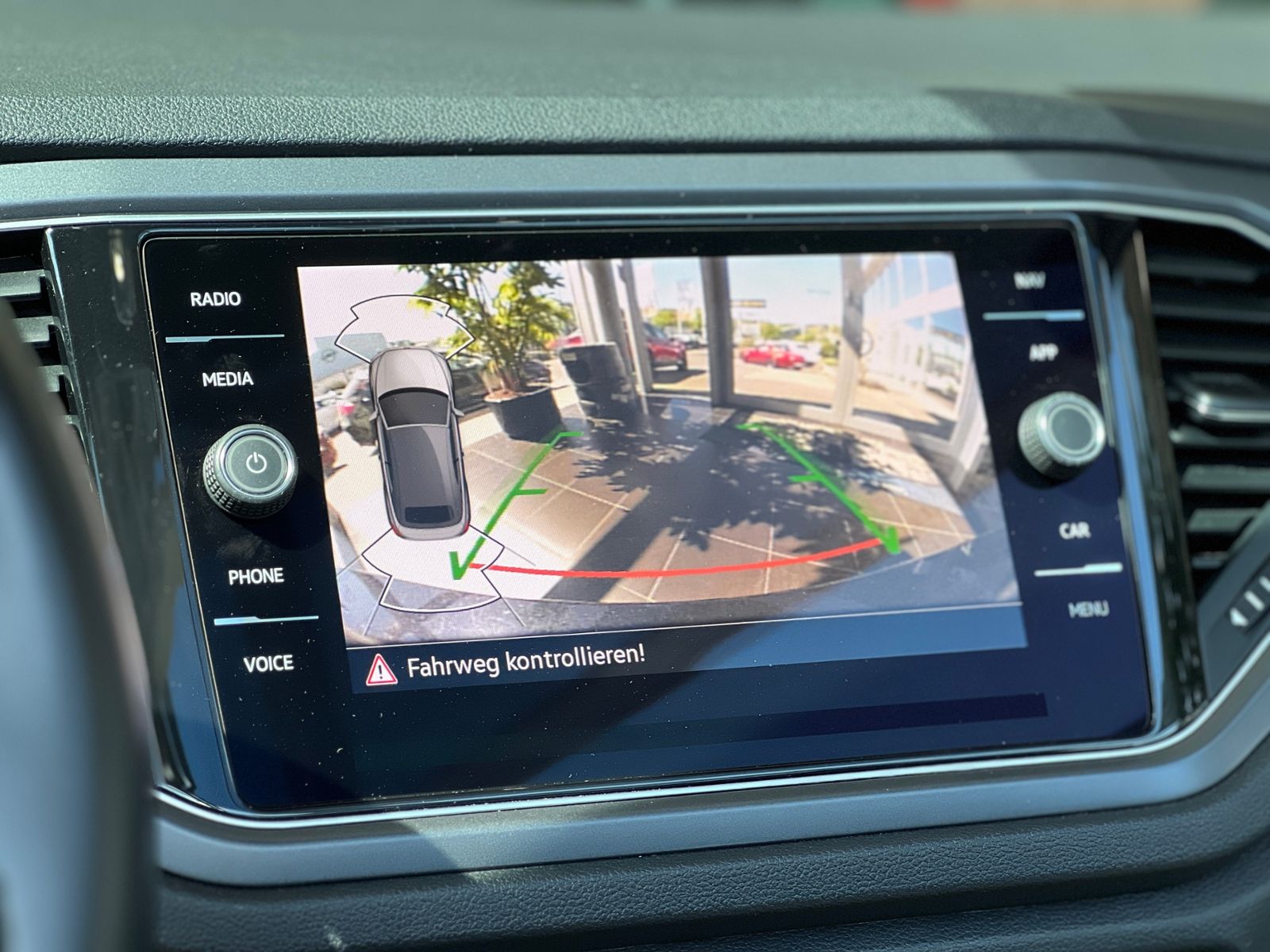 Fahrzeugabbildung Volkswagen T-Roc Cabriolet R Line Black AHK BEATS KEYLESS
