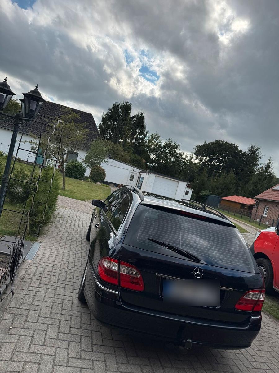 Mercedes-Benz E220 2004 — engine 150 HP (110kW)